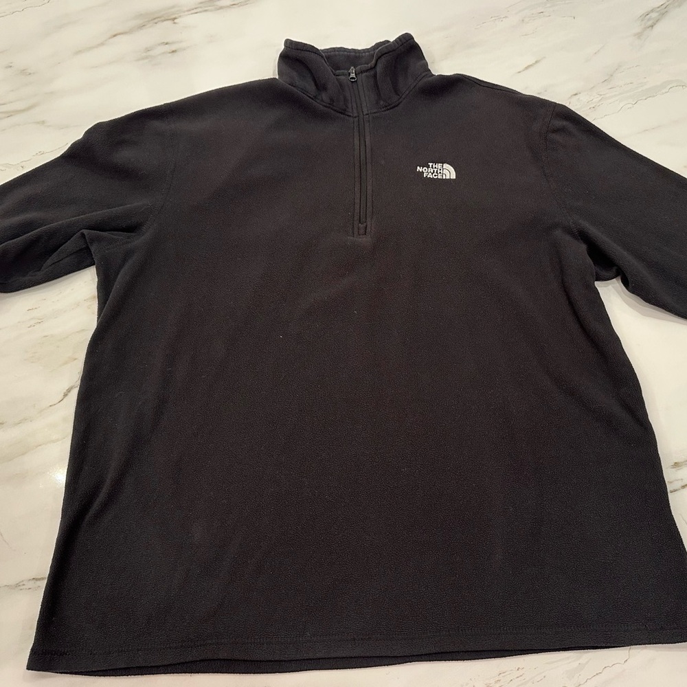 The North Face Men’s fleece 1/4 Zip, Black size large.